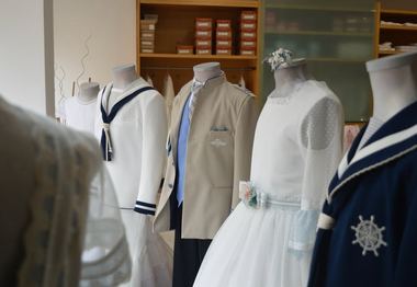 Colección de La Cuna Comuniones en maniquíes: trajes de marinero y almirante y vestidos de comunión